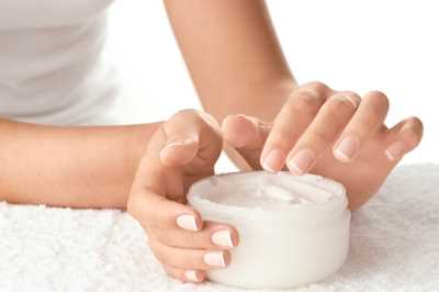 http://todo-en-salud.com/wp-content/uploads/2013/07/Cremas-para-cuidar-las-Manos.jpg